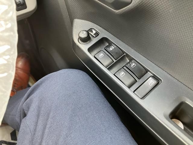 DAIHATSU MIRA E:S 2017 Image 31