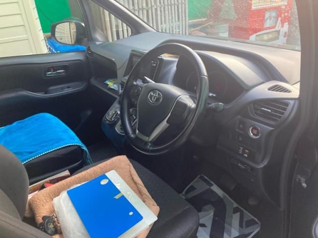 TOYOTA VOXY 4WD 2015 Image 31