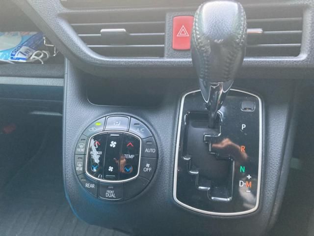 TOYOTA VOXY 4WD 2015 Image 31