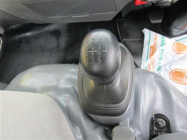 ISUZU  2012 Image 31