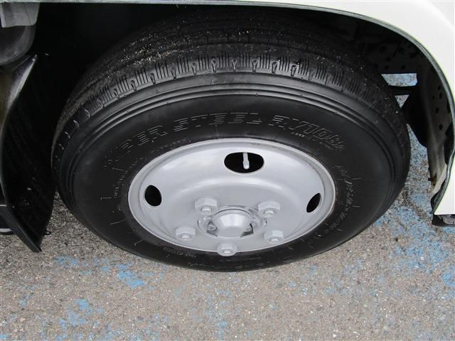 ISUZU  2012 Image 31