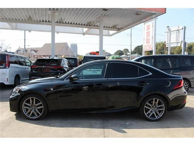 TOYOTA LEXUS IS200T 2017 Image 31