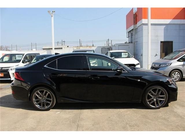 TOYOTA LEXUS IS200T 2017 Image 31