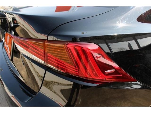 TOYOTA LEXUS IS200T 2017 Image 31