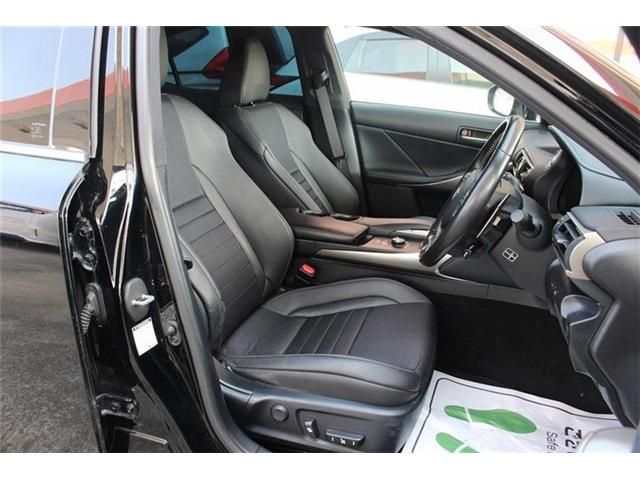 TOYOTA LEXUS IS200T 2017 Image 31