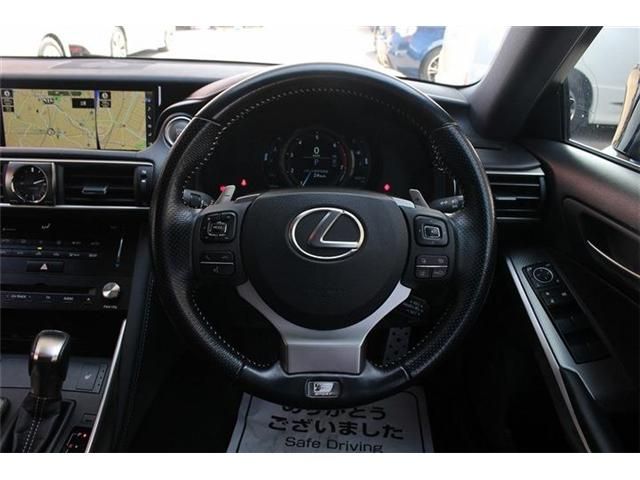 TOYOTA LEXUS IS200T 2017 Image 31