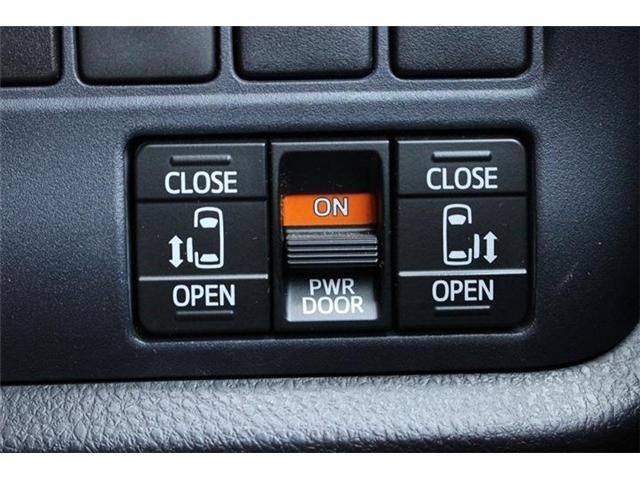 TOYOTA VOXY 2015 Image 31