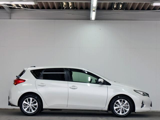 TOYOTA AURIS 2014 Image 31