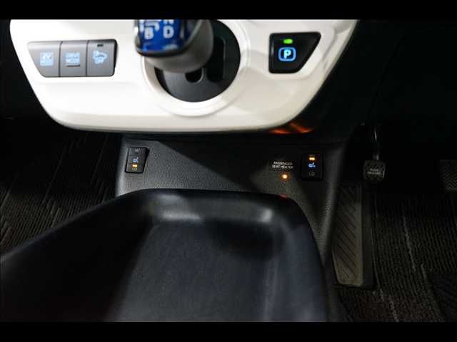 TOYOTA PRIUS 2016 Image 31