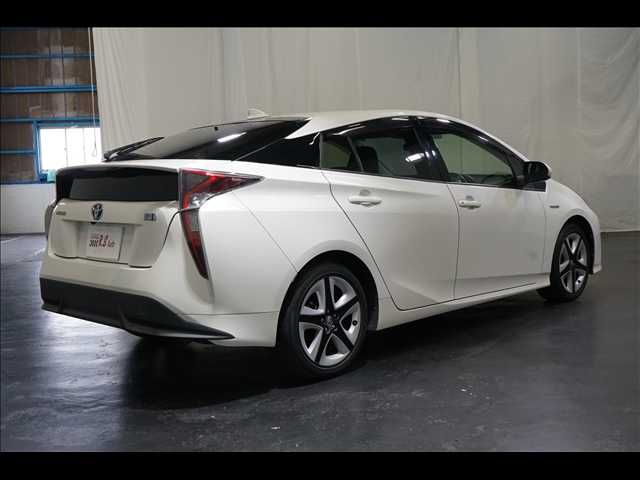 TOYOTA PRIUS 2016 Image 31
