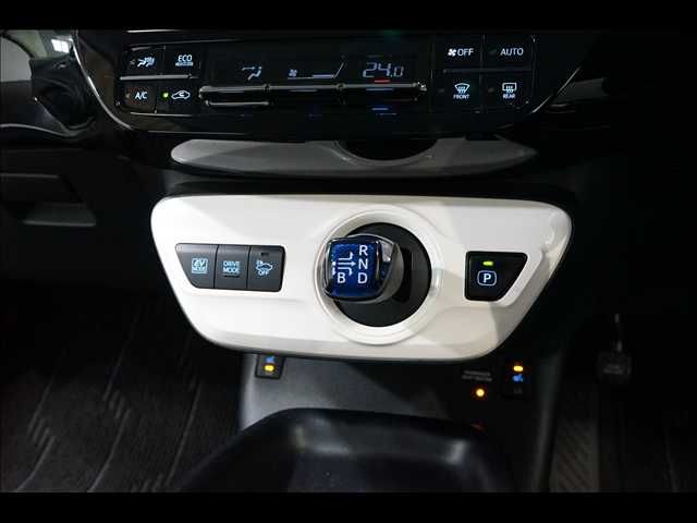 TOYOTA PRIUS 2016 Image 31