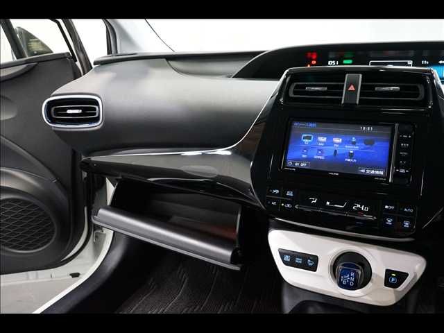 TOYOTA PRIUS 2016 Image 31