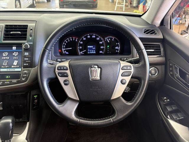 TOYOTA CROWN SEDAN 2010 Image 31