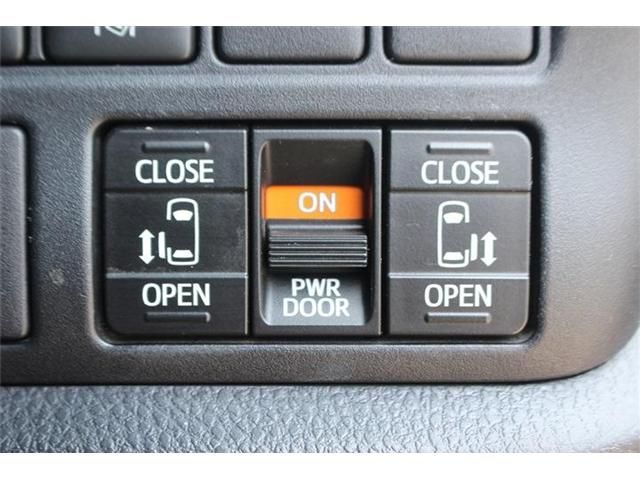 TOYOTA VOXY 2017 Image 31