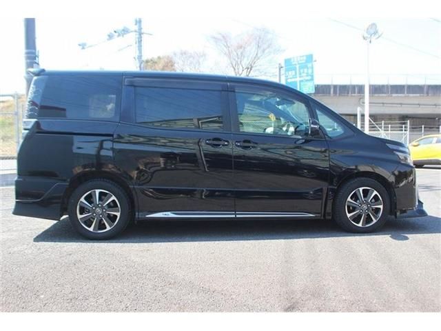 TOYOTA VOXY 2017 Image 31