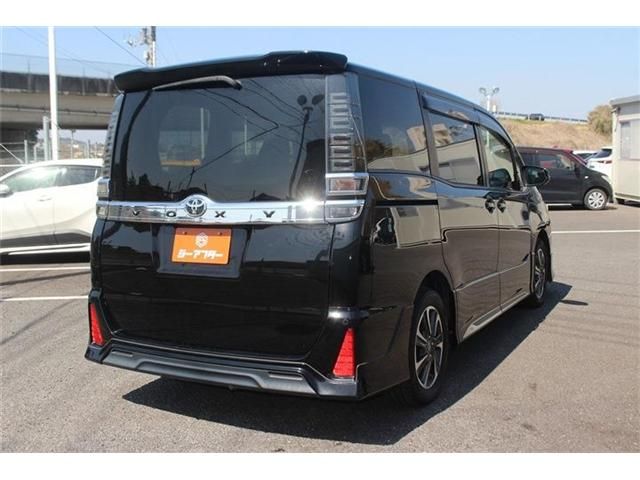 TOYOTA VOXY 2017 Image 31