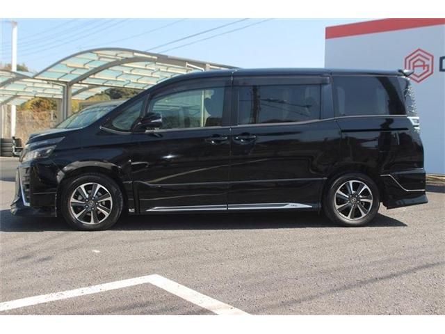 TOYOTA VOXY 2017 Image 31