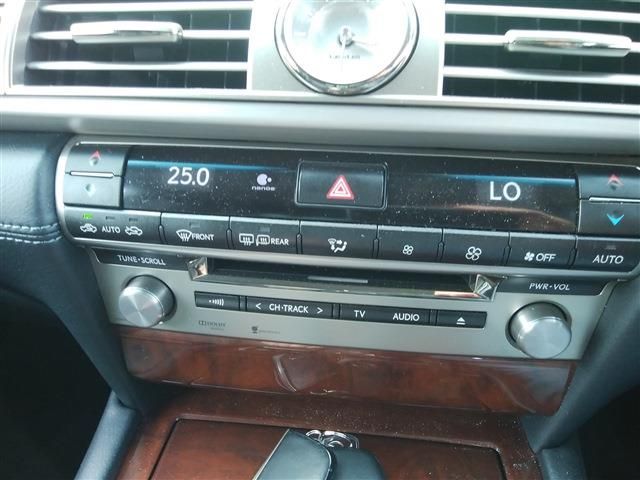 TOYOTA LEXUS LS460 2013 Image 31