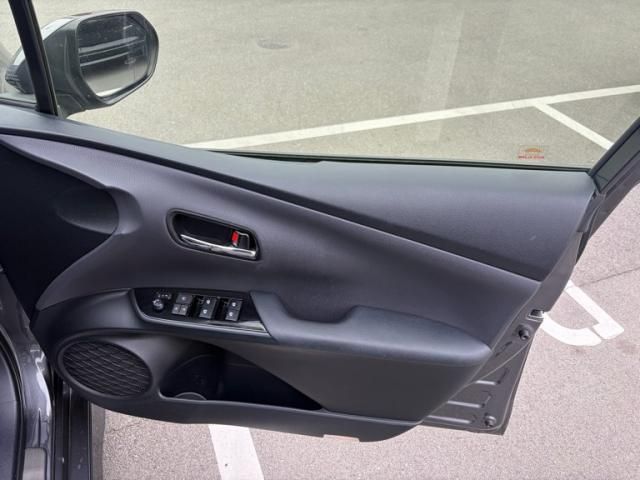 TOYOTA PRIUS 2017 Image 31