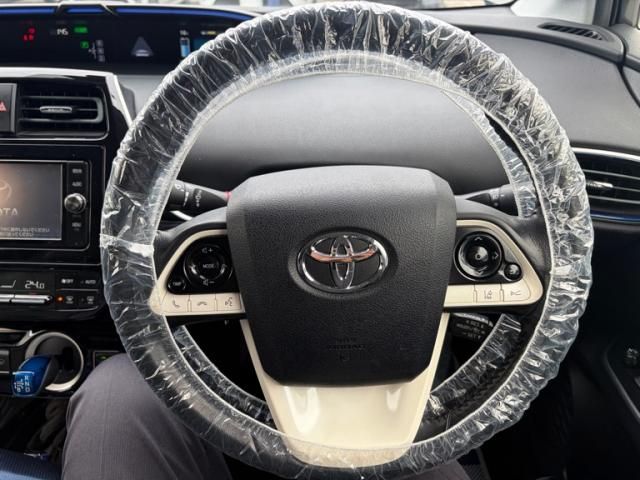 TOYOTA PRIUS 2017 Image 31