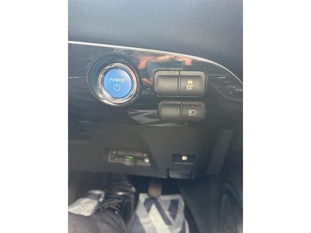 TOYOTA PRIUS 2017 Image 31