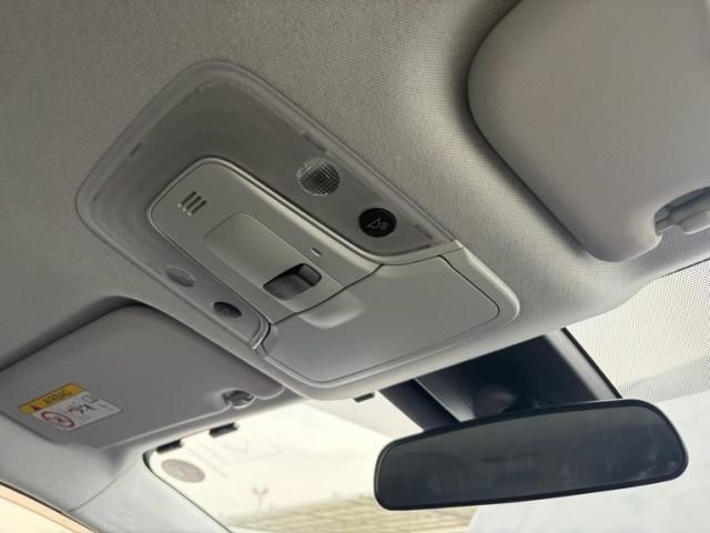 TOYOTA PRIUS 2017 Image 31