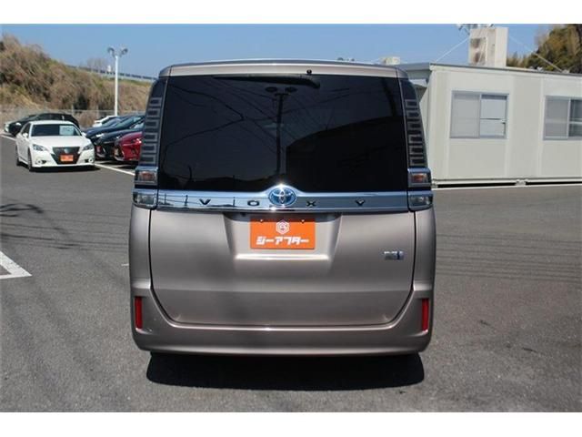 TOYOTA VOXY HYBRID 2018 Image 31