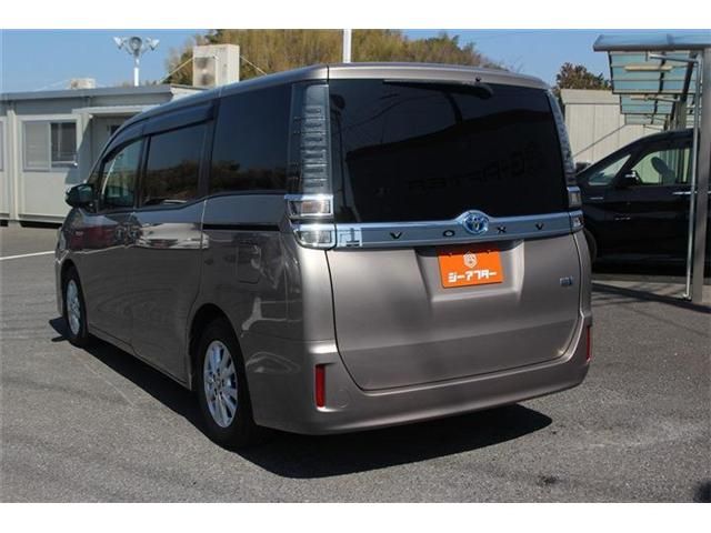 TOYOTA VOXY HYBRID 2018 Image 31