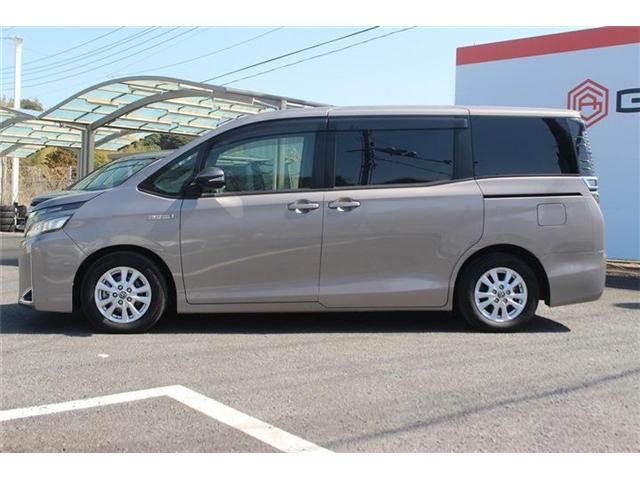 TOYOTA VOXY HYBRID 2018 Image 31