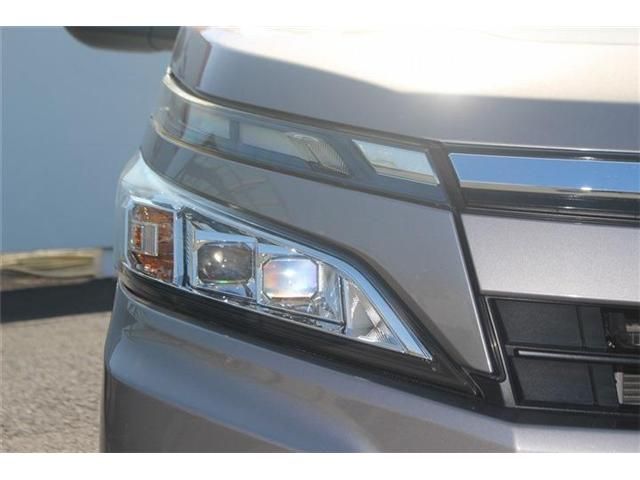 TOYOTA VOXY HYBRID 2018 Image 31