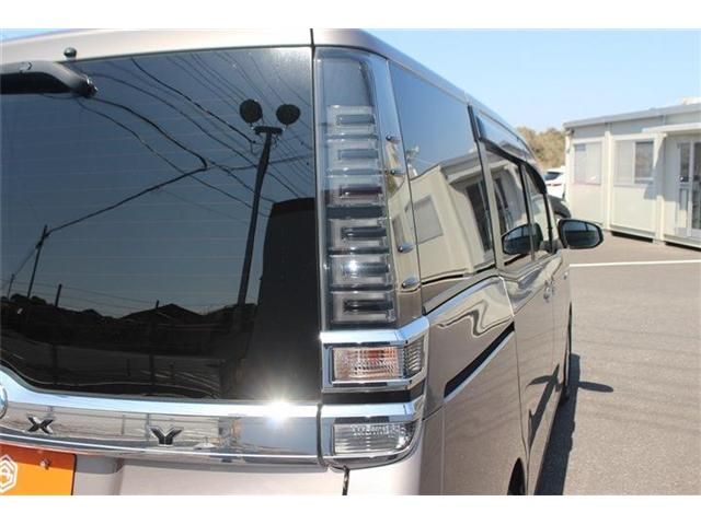 TOYOTA VOXY HYBRID 2018 Image 31