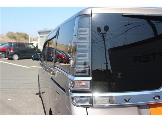 TOYOTA VOXY HYBRID 2018 Image 31