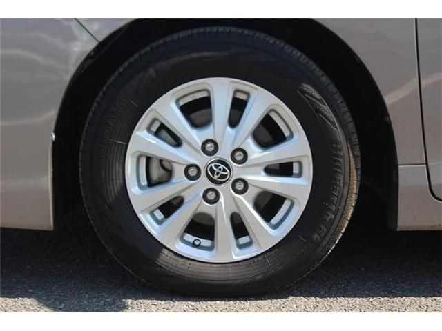 TOYOTA VOXY HYBRID 2018 Image 31