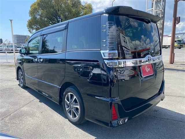 TOYOTA VOXY 2018 Image 31