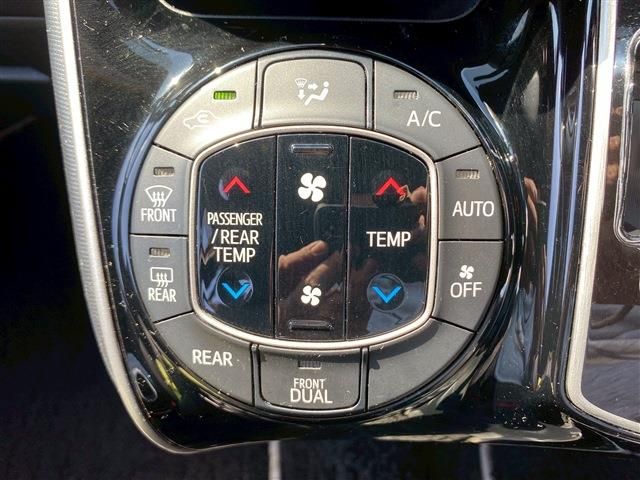 TOYOTA VOXY 2018 Image 31