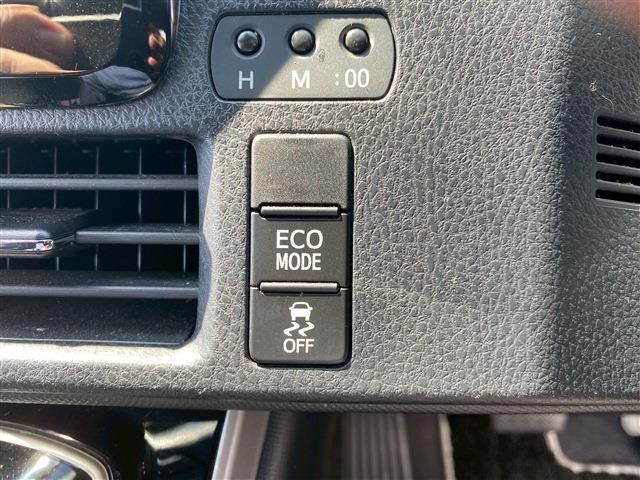 TOYOTA VOXY 2018 Image 31