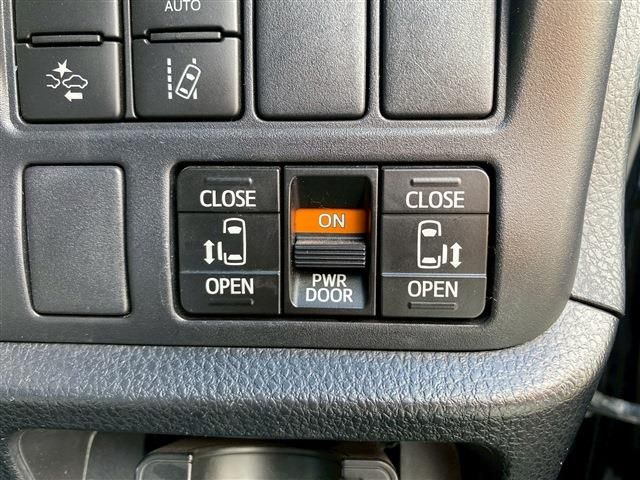 TOYOTA VOXY 2018 Image 31