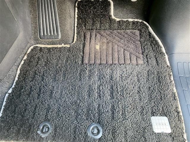 TOYOTA VOXY 2018 Image 31