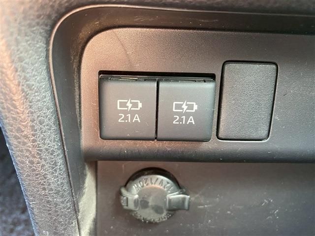 TOYOTA VOXY 2018 Image 31