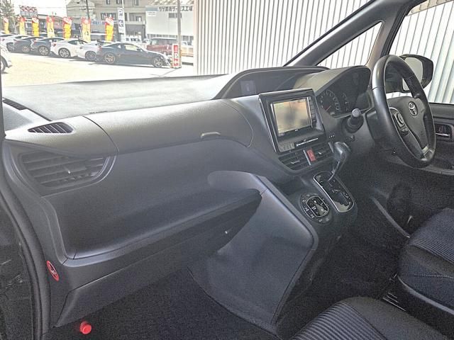 TOYOTA VOXY 2015 Image 31