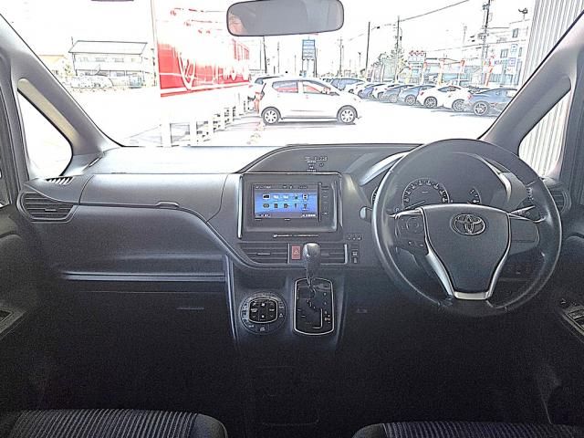 TOYOTA VOXY 2015 Image 31