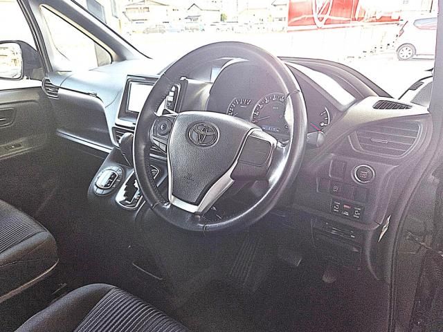 TOYOTA VOXY 2015 Image 31