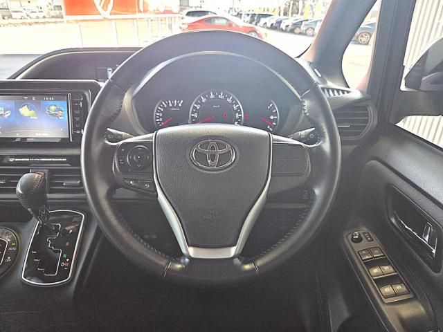 TOYOTA VOXY 2015 Image 31