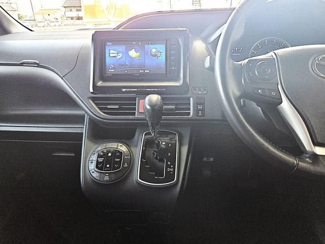 TOYOTA VOXY 2015 Image 31