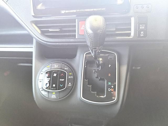 TOYOTA VOXY 2015 Image 31