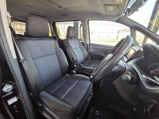 TOYOTA VOXY 2015 Image 31