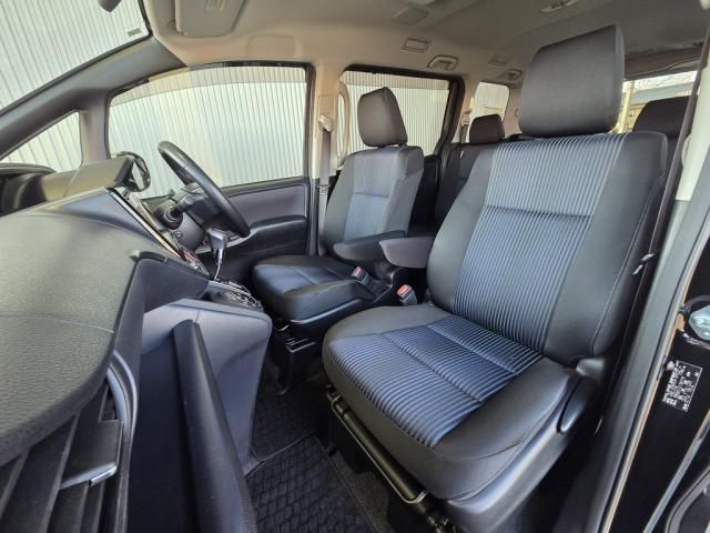 TOYOTA VOXY 2015 Image 31