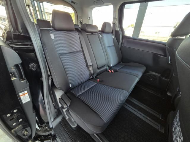 TOYOTA VOXY 2015 Image 31