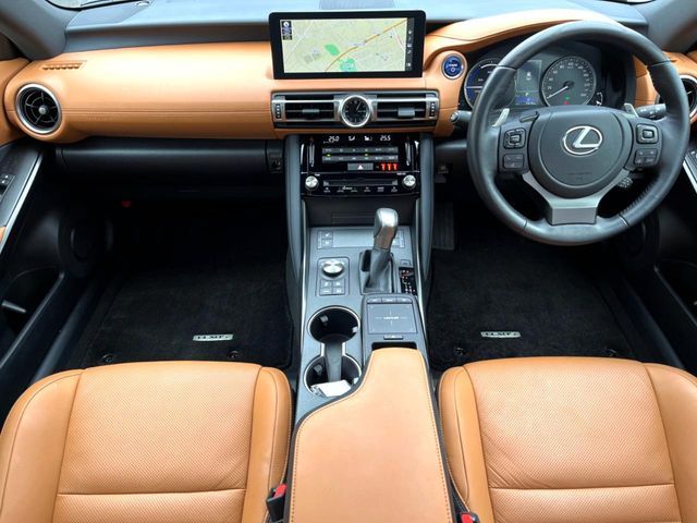 TOYOTA LEXUS IS300H 2022 Image 31
