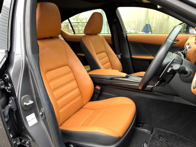 TOYOTA LEXUS IS300H 2022 Image 31